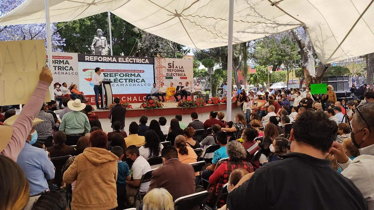 Protestan contra Mier en Tecamachalco por detención de diputada suplente